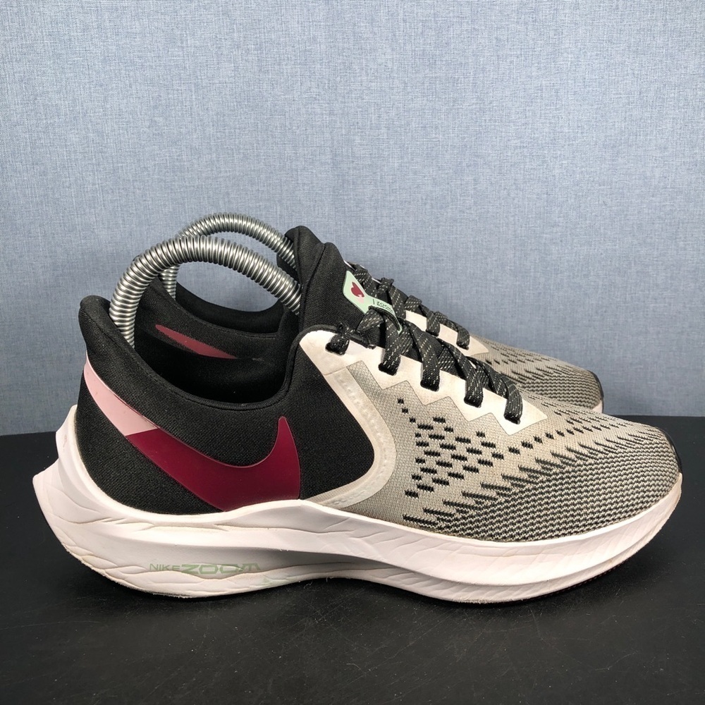 Nike Women's Air Zoom Winflo 6 White Running Sneaker Lace Up Shoe size 7